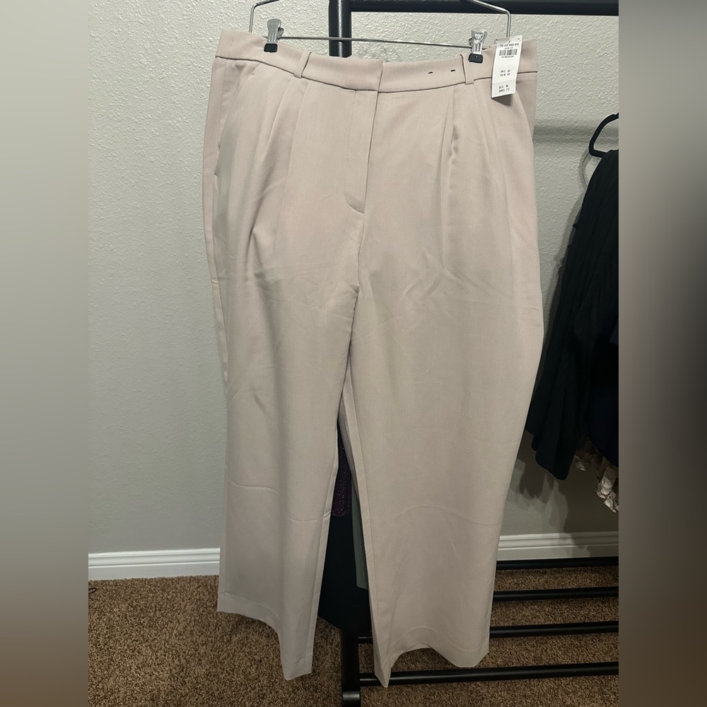 NWT - A&F Curve Love A&F Sloane Tailored
Wide Leg Pant size 34R